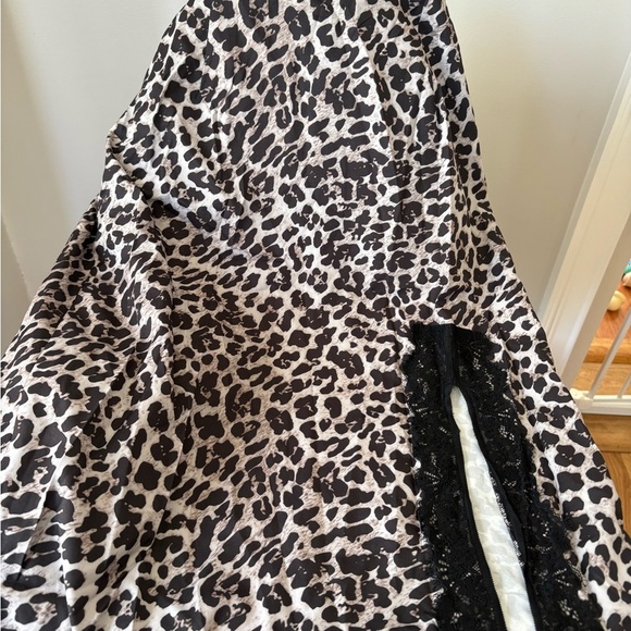 Leopard Print Maxi Skirt with Black Trim - Picture 4 of 5
